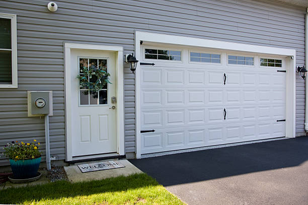 24/7 Emergency Garage Door Panel Replacement experts in Ladysmith, WI
